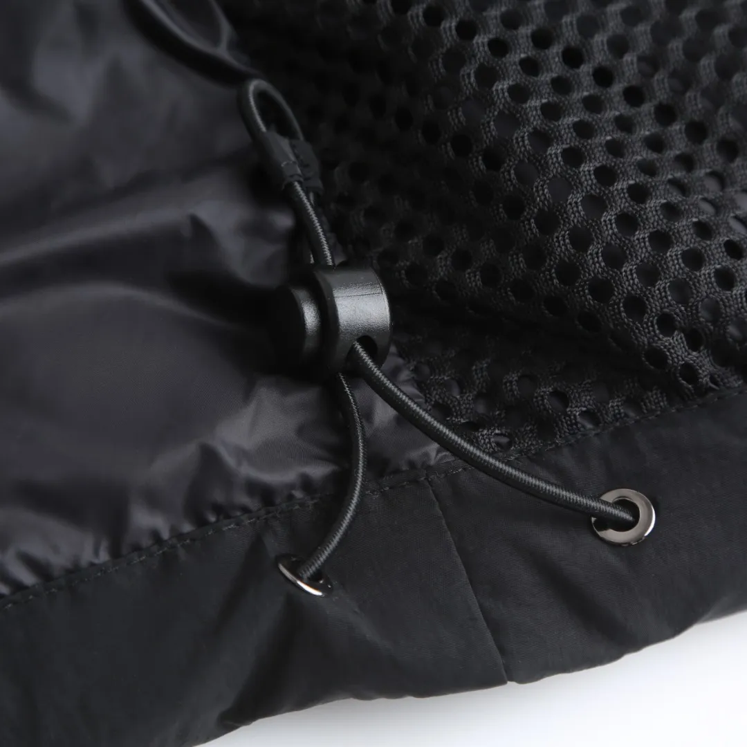 P980 Canada Goose hooded down jacket Fabric selection: Weaved with 400T high-count yarn. After special water-repellent treatment, the surface forms a lotus leaf effect - raindrops will slide down in beads, and snow particles will fall off when touched. The tear resistance reaches 200N (approximately 20kg load-bearing), the light gray matte texture breaks the stereotype of "outdoor clothing = hardcore", and the soft luster presents a high-end matte effect under urban neon lights, seamlessly switching scenes from ski resorts to CBD office buildings.  Process 1: Use polyester woven ribbons as the base, and use high-precision computer embroidery to decorate the brand letters on the ribbons. The edges of the pattern are clear, the stitches are fine and even, and multiple layers of embroidery threads are stacked to enhance the three-dimensional effect.  Process 2: Precision thread reinforcement to prevent velvet drilling and ensure that the fluffy and resilient elasticity lasts as new.  Details: The embedded cuffs are three-dimensionally woven to form a "wavy" elastic structure, forming natural folds when fitting the wrist, increasing the contact area with the skin, thus improving the windproof effect. At the same time, micro-velvet treatment is added to the inside of the cuffs, which feels like a second layer of skin and avoids friction on the skin from metal zippers or hard fabrics.  90 national standard high-quality white duck down: selected high-loft down, weighing 240g, light and warm, with excellent temperature locking performance and good resilience.  Accessories: 1:1 customized armband, 1:1 customized zipper pendant, 1:1 customized elastic buckle, etc. SIZE: S M L XL